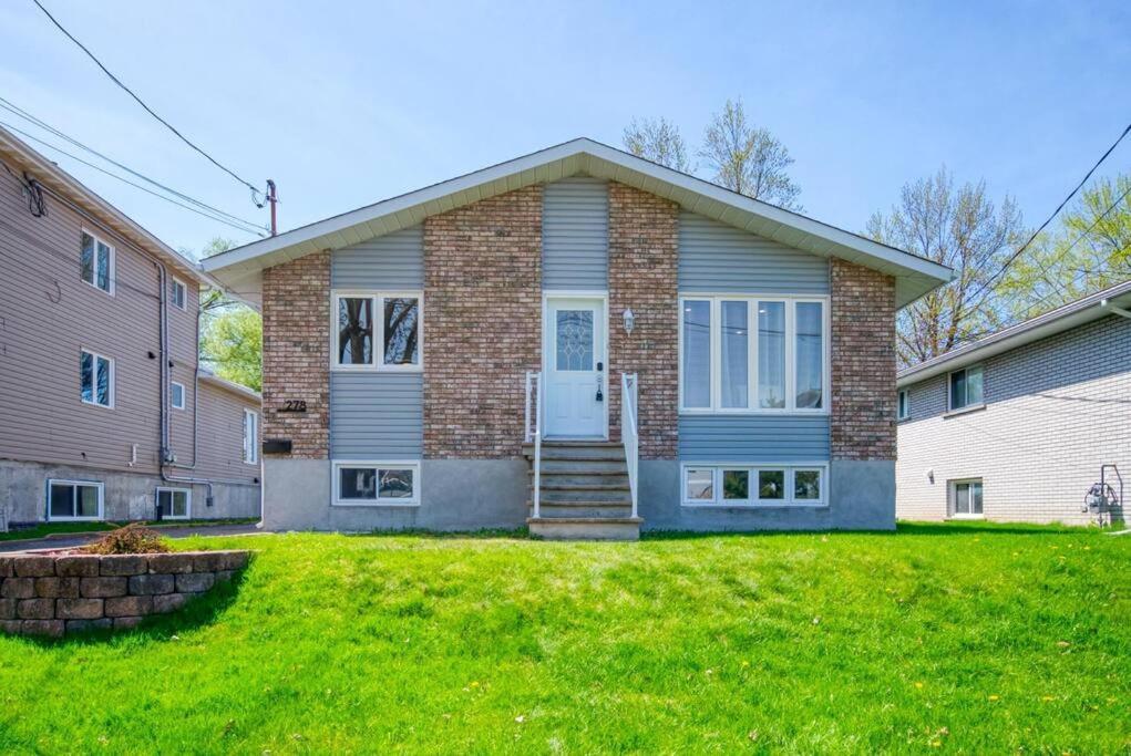 La Riviera - Cottage In The City Гатіно Екстер'єр фото