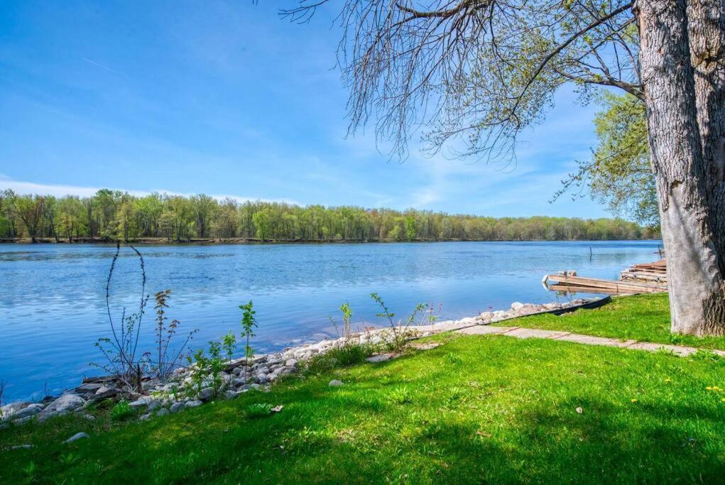 La Riviera - Cottage In The City Гатіно Екстер'єр фото