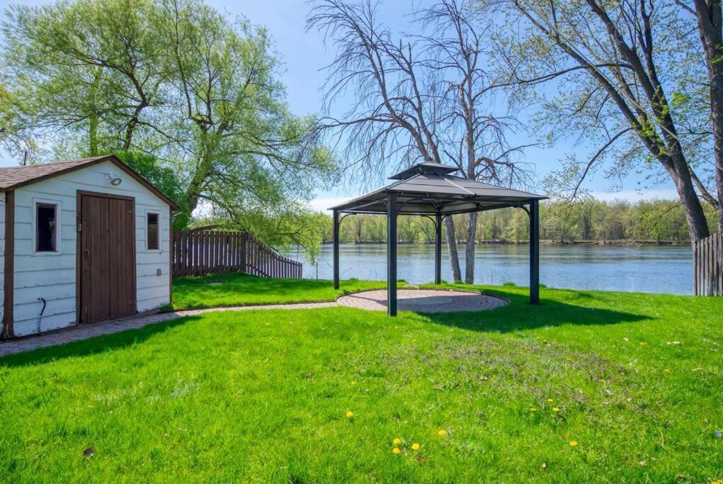 La Riviera - Cottage In The City Гатіно Екстер'єр фото