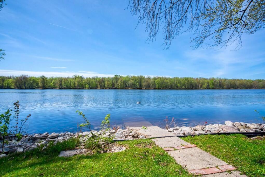 La Riviera - Cottage In The City Гатіно Екстер'єр фото
