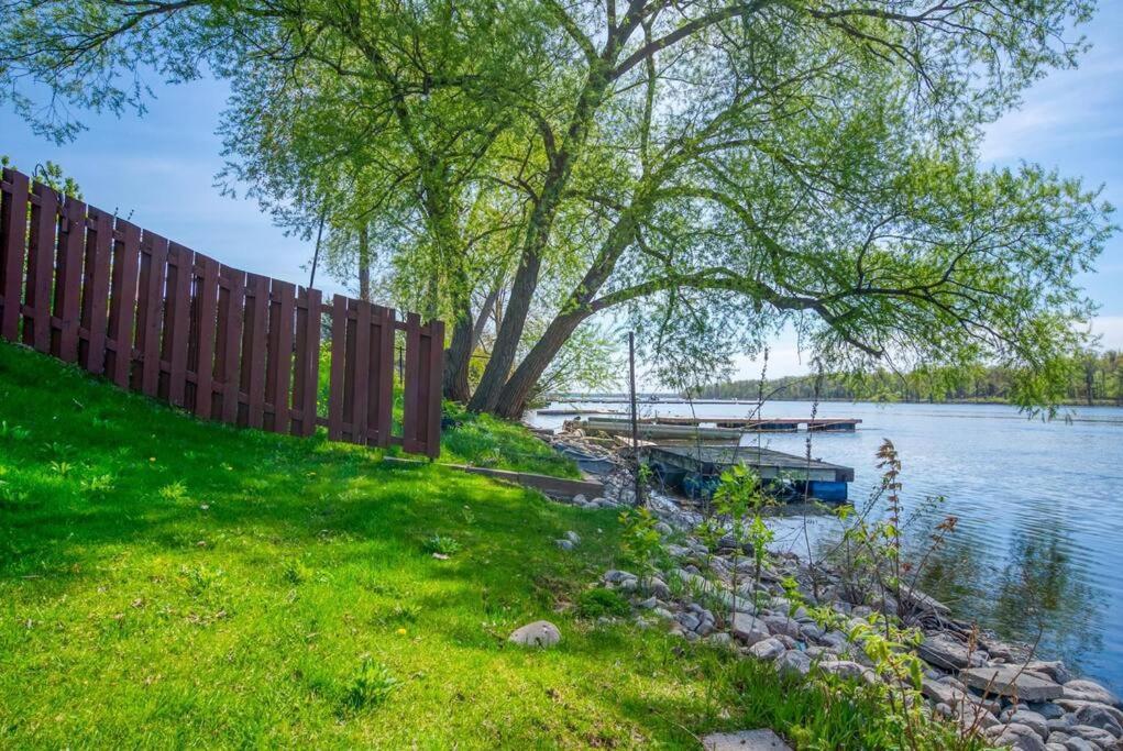 La Riviera - Cottage In The City Гатіно Екстер'єр фото
